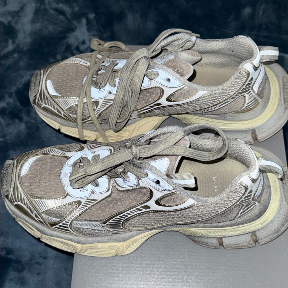 Balenciaga 3XL Eggshell Sz 13 - Picture 3 of 14